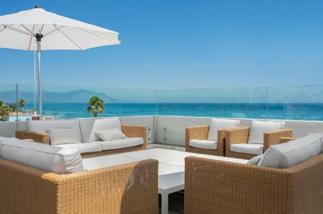 Villa first line beach 6 bedrooms private pool Costabella Marbella - Photo3