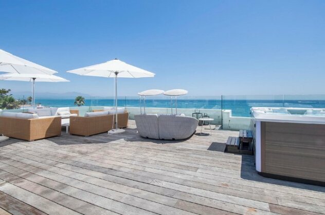 Villa first line beach 6 bedrooms private pool Costabella Marbella - Photo4