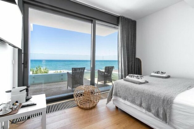 Villa first line beach 6 bedrooms private pool Costabella Marbella - Photo5