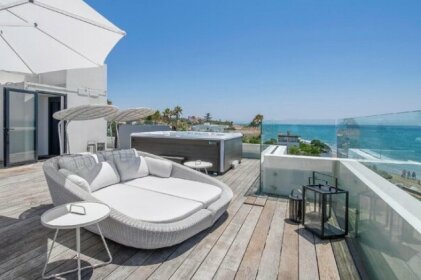 Villa first line beach 6 bedrooms private pool Costabella Marbella