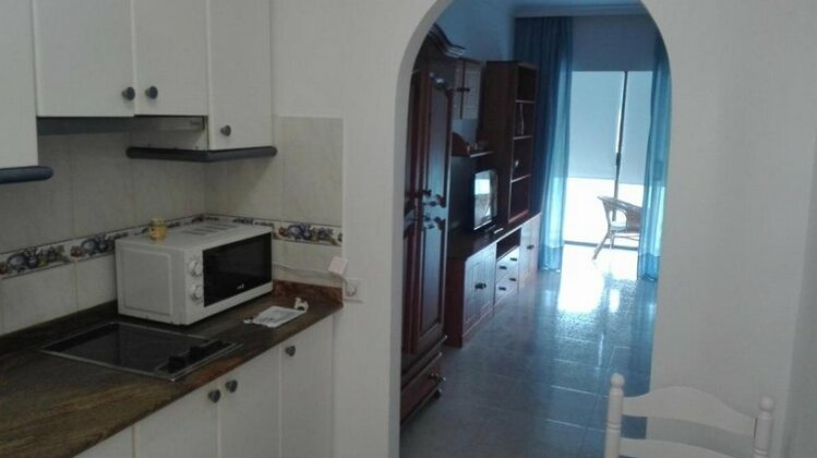 Studio apartment with sea view and pool - Photo2