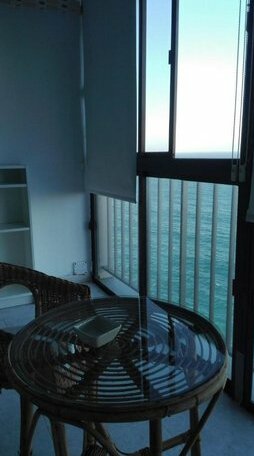Studio apartment with sea view and pool - Photo3