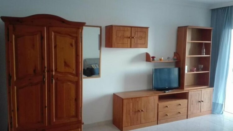 Studio apartment with sea view and pool - Photo5