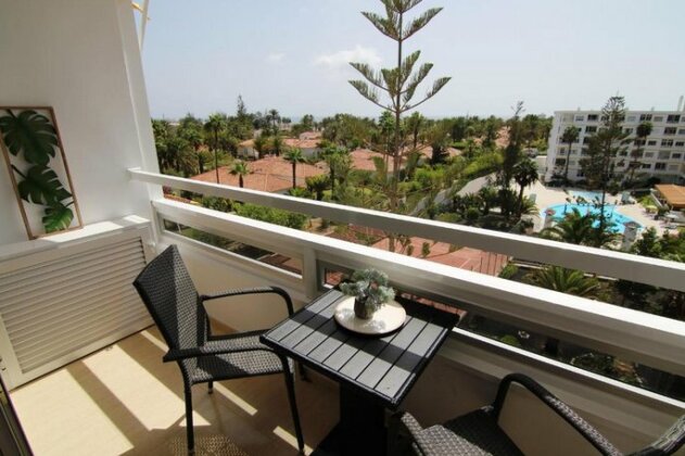 Top Floor Apartment With Fantastic Views - Photo2
