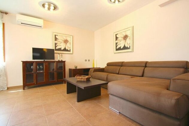 Holiday Home Martin 4 - Photo5