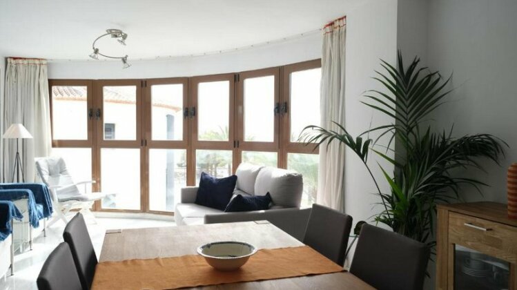3 Bedroom Apartment Sea Views - Photo2