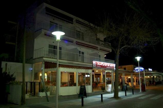Hostal Neptuno Paguera - Photo2