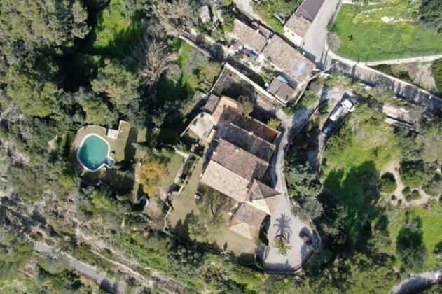 Centenary Villa With Garden And Pool