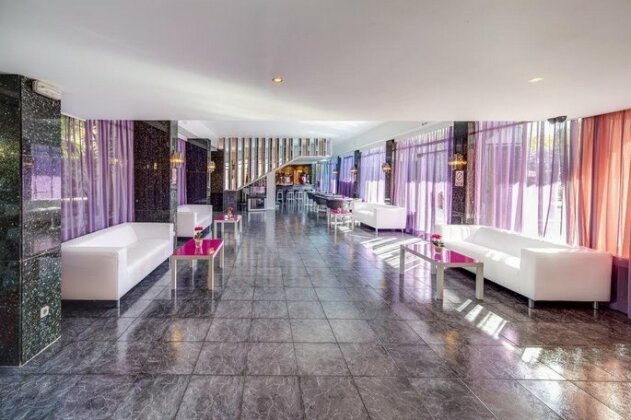 Hotel Condor - Photo2