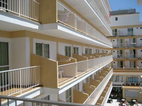 Hotel Riutort - Photo3
