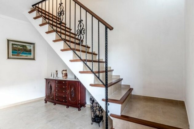 Bewitched Granny's House - Photo4