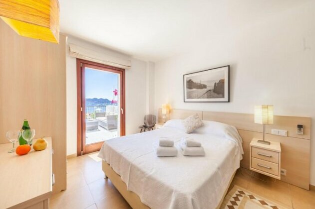 Seafront Apartment IRU - Photo5