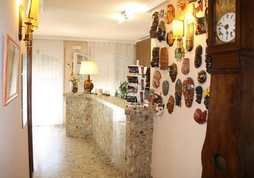 Hotel la Masia Portbou - Photo3