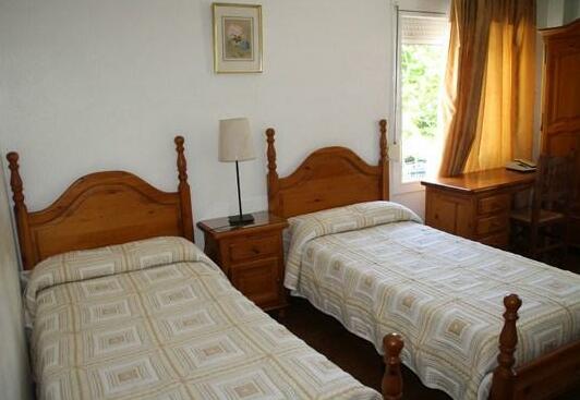 Hotel la Masia Portbou - Photo4