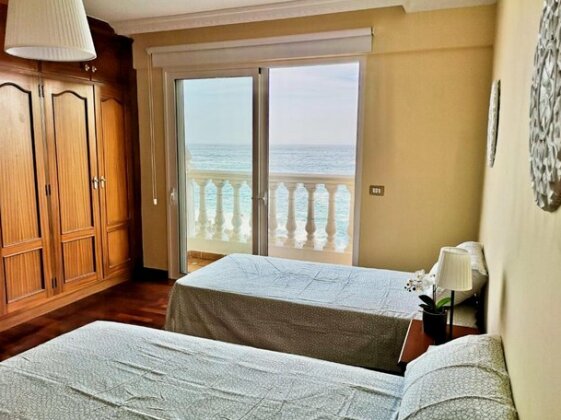 Amplio apartamento de dos dormitorios en primera linea del mar by TheOceanRentals - Photo3