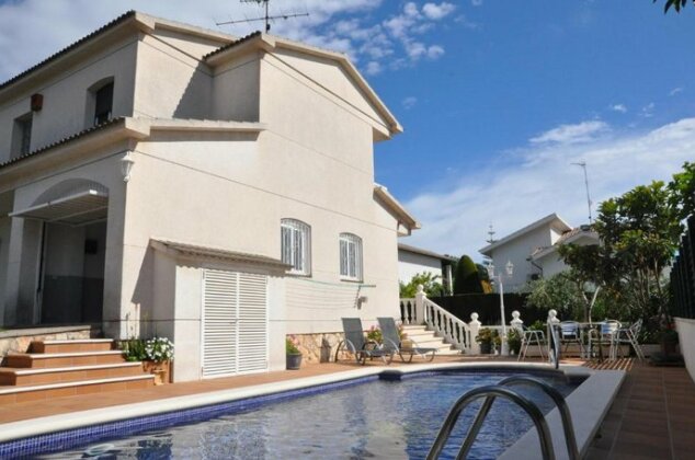 Casa independiente en Roda de Bara con piscina privada y pista de tenis a 5' de la playa