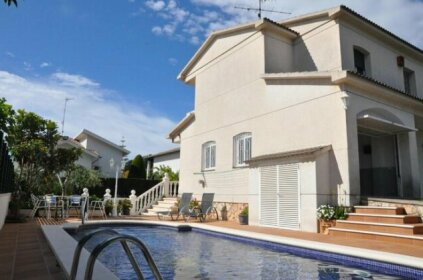 Casa independiente en Roda de Bara con piscina privada y pista de tenis a 5' de la playa