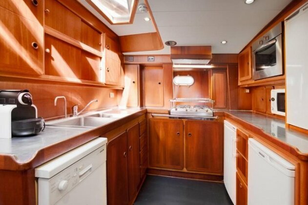 Restless Spirit Sailing Yacht - Photo4