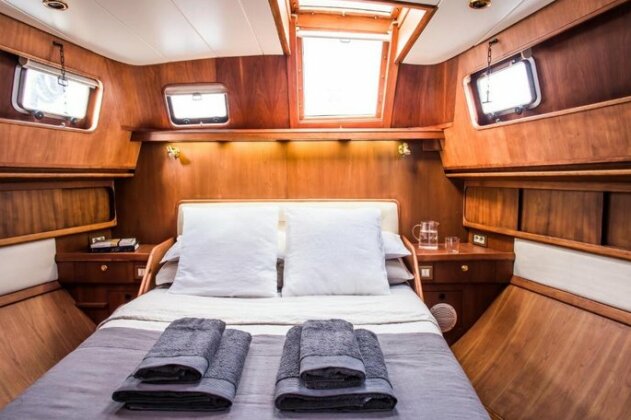 Restless Spirit Sailing Yacht - Photo5
