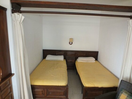 Rosas Holiday Center - Photo4