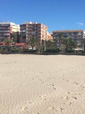 Lovely three Double bedroom flat close to the Beach