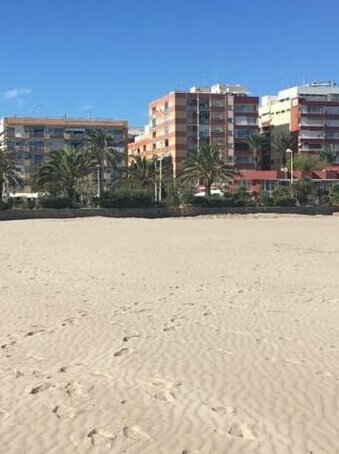 Lovely three Double bedroom flat close to the Beach