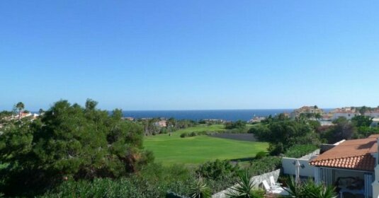 5 Bed Villa With Free Wifi 6 Seater Hot Tub & Spectacular Sea & Golf Views