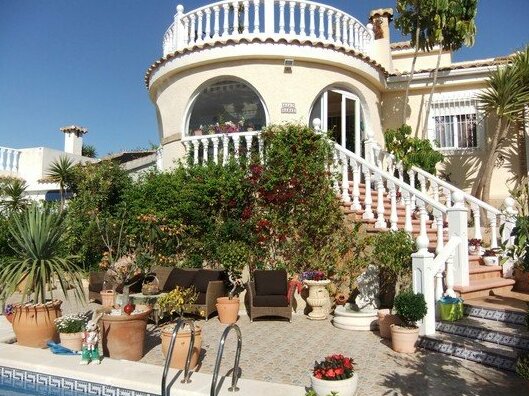 Rent a luxury 3BR villa - Photo3
