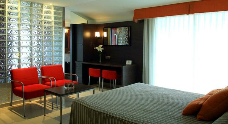 Hotel Montagut Suites - Photo2