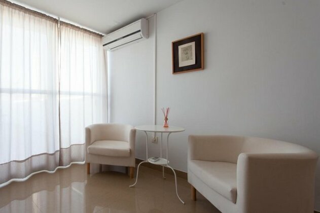 Apartamentos Diaber San Leandro - Photo2