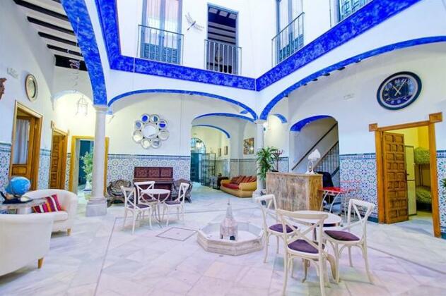 Hostel Trotamundos Seville - Photo2