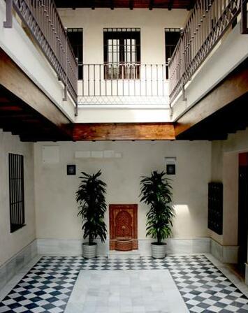 Living Sevilla Apartments Catedral - Photo2