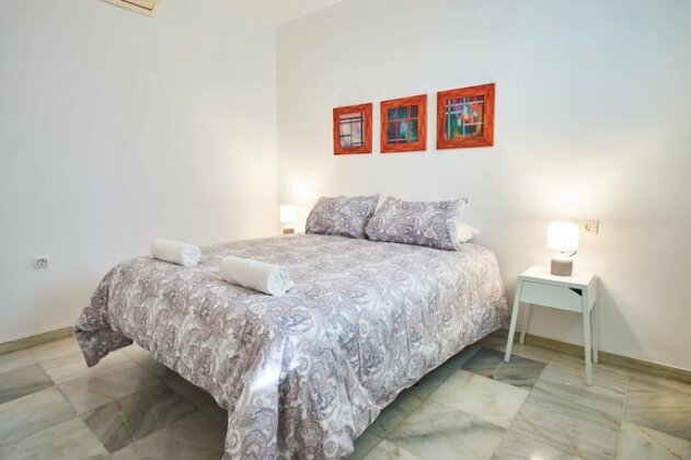 Seville city walls apartment with parking - Photo3