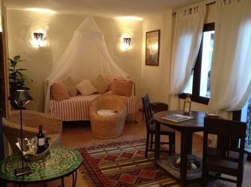 Darcilla Guest House - Photo4