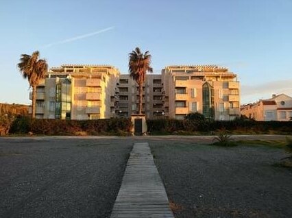 Espectacular residencial en 1a linea con piscina