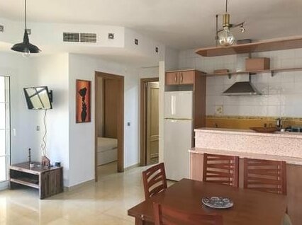 Espectacular residencial en 1a linea con piscina - Photo4