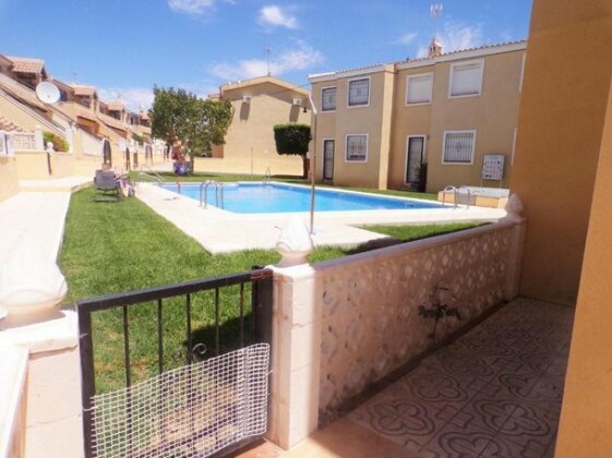 Ground Floor Apartment Overlooking Pool - Photo2