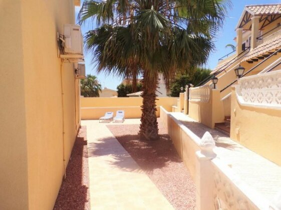 Ground Floor Apartment Overlooking Pool - Photo3