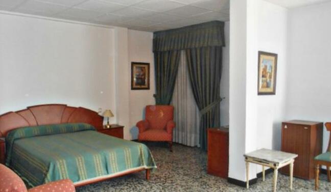 Hotel Pepa Villafranca de Ebro - Photo4