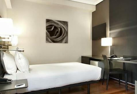 AC Hotel General Alava A Marriott Luxury & Lifestyle Hotel - Photo3