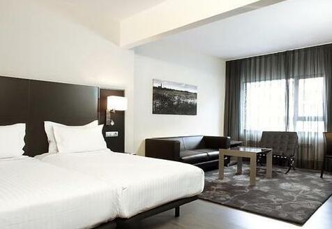 AC Hotel General Alava A Marriott Luxury & Lifestyle Hotel - Photo4