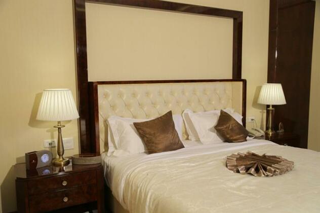 Sapphire Addis - Photo3