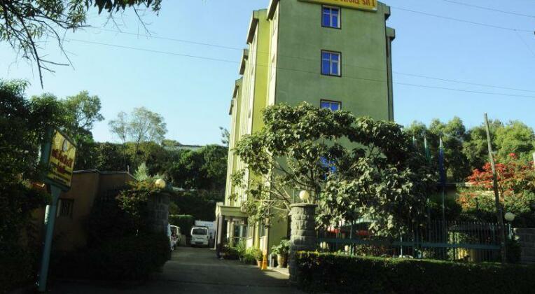 The lions den hotel - Photo3