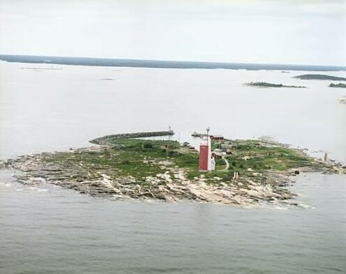 Kylmapihlaja Lighthouse - Photo2