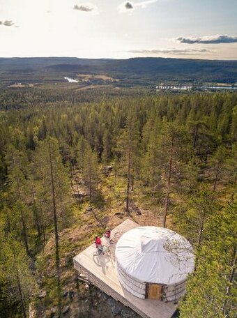 Yurt with a river view - Photo4