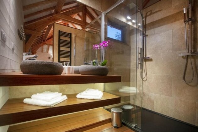 Cabane de Prestige avec Jacuzzi et Sauna privatifs - Photo5