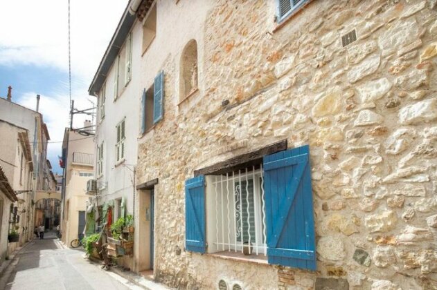 Beautiful Studio located between the city walls of the old Antibes - Photo4
