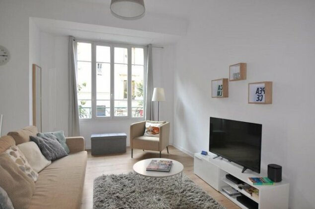 Stylish two-bedroom apartment - Photo2