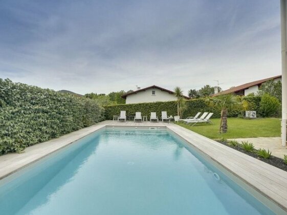 Maison Ascain Avec Piscine Au Pied De La Rhune