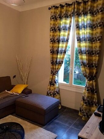  Photo 1
